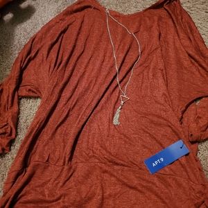 New with tag top and necklace